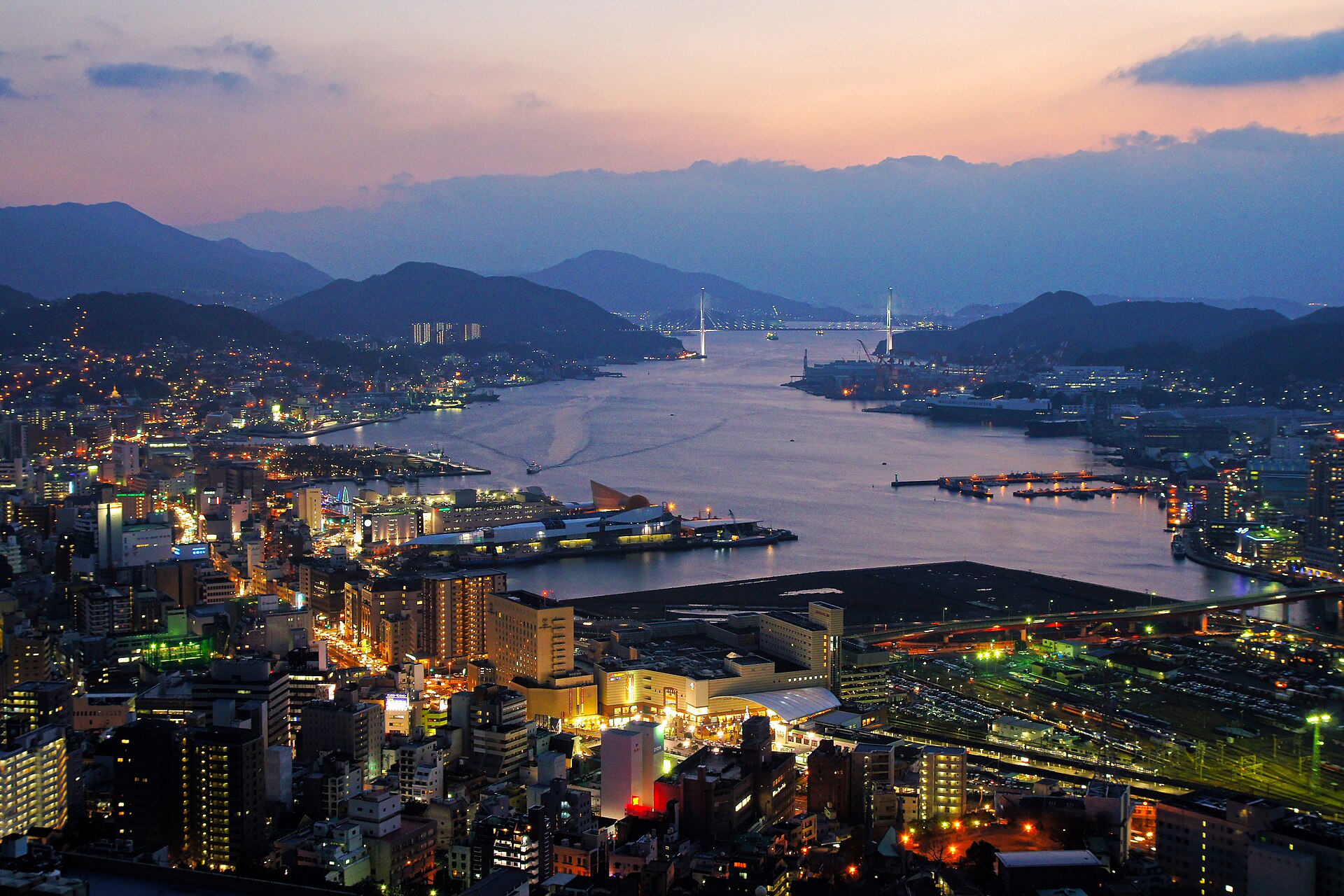 Nagasaki City view from Hamahira01s3.jpg