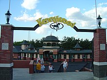 Main gates to Kennywood NewGates.jpg