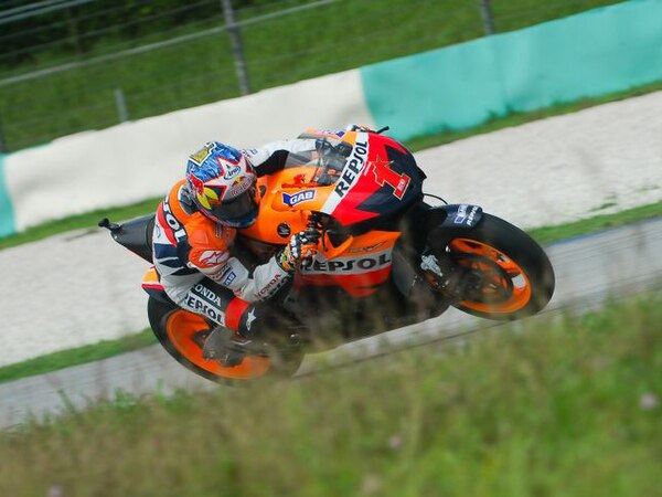 Nicky Hayden testing the RC212V