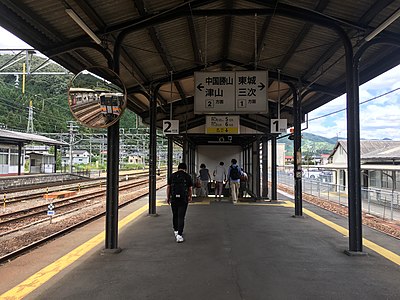 Platforms 1 and 2 at Niimi Station, 2019 Niimi Station - Various - August 14 2019 1150am 12 08 23 273000.jpeg