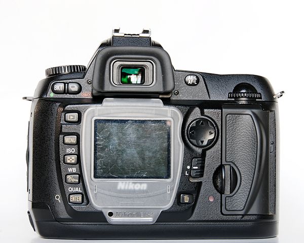 File:Nikon D70 back with DK-21.jpg - Wikimedia Commons