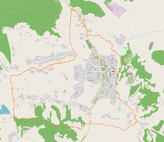 Mapa konturowa Nowego Wiśnicza, blisko centrum na prawo znajduje się punkt z opisem „Ratusz”