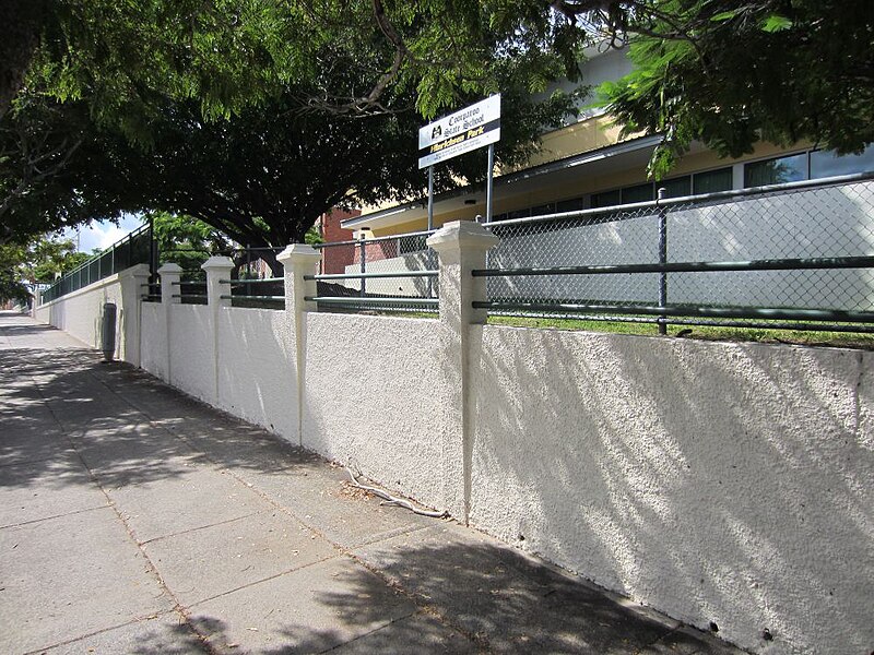 File:Old Cleveland Rd boundary walls and fences from W.jpg