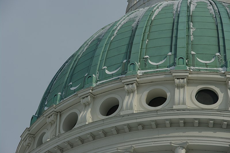 File:Old Courthouse dome with snow (5264016832).jpg