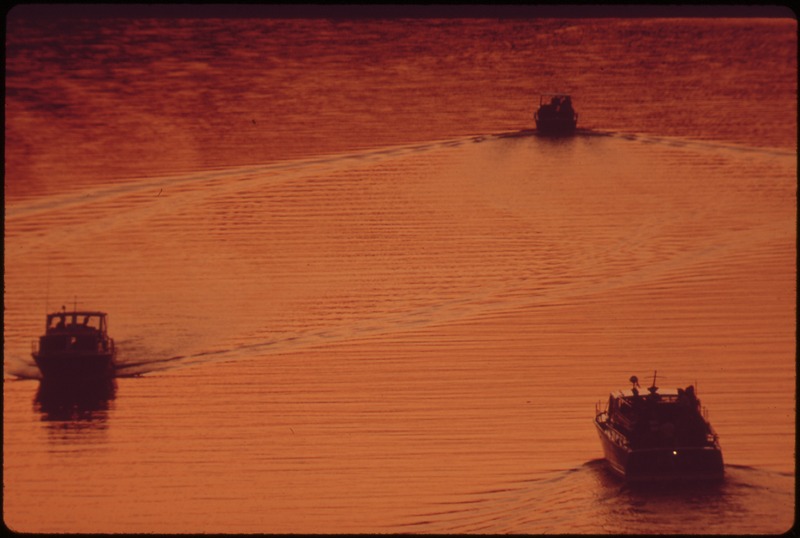 File:POWER BOATS ON THE POLLUTED POTOMAC - NARA - 547234.tif