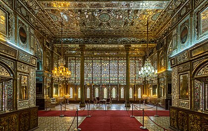 O Palácio do Golestão é o antigo complexo real cajar situado em Teerã, capital do Irã. O monumento, Patrimônio da Humanidade segundo a UNESCO, pertence a um grupo de edifícios reais que estavam localizados dentro dos muros da antiga cidadela, e é um dos monumentos históricos mais antigos da cidade (definição 7 428 × 4 688)