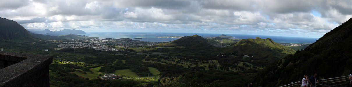 Panoramiczny widok na Oahu widziany z punktu widokowego Pali