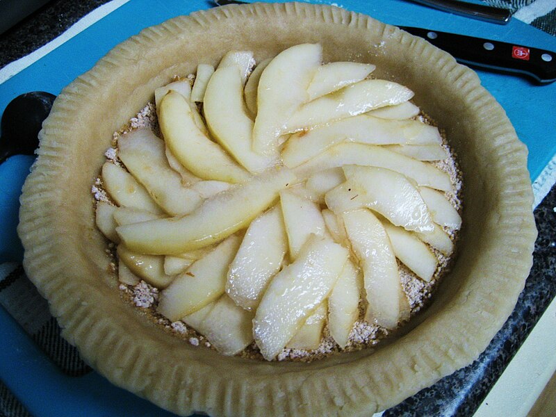 File:Pear pie assembly, November 2008.jpg