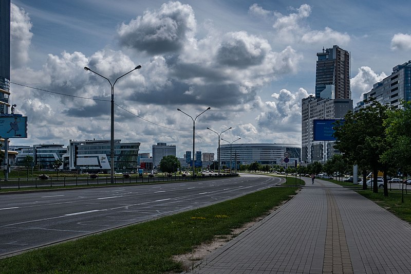 File:Pieramožcaŭ avenue (Minsk) 08.jpg