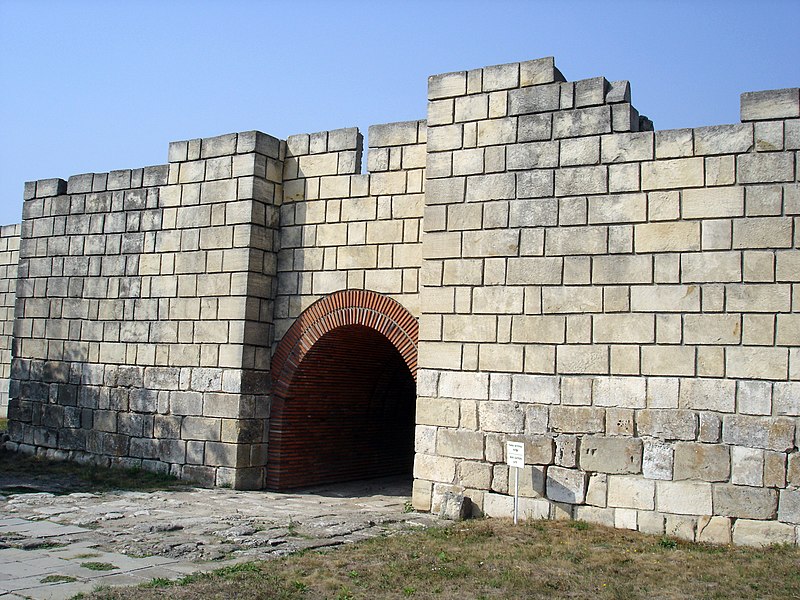 File:Pliska - Gate.JPG