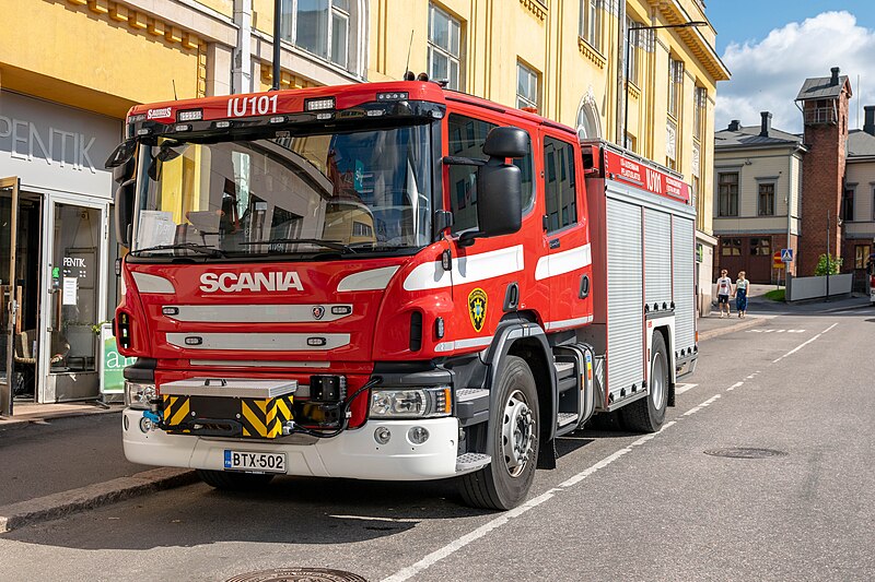 File:Porvoo fire engines, Scania IU101.jpg