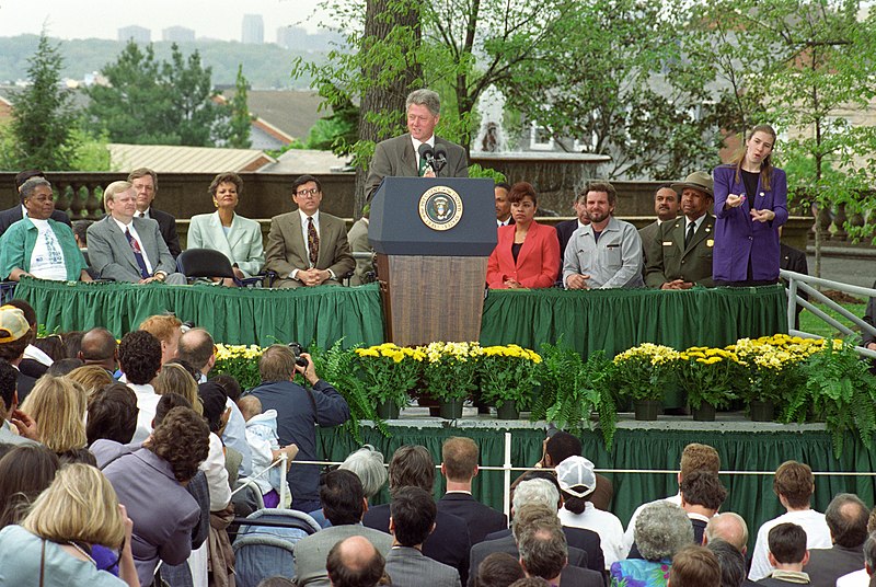 File:President Bill Clinton's Earth Day speech at Meridian Hill Park.jpg
