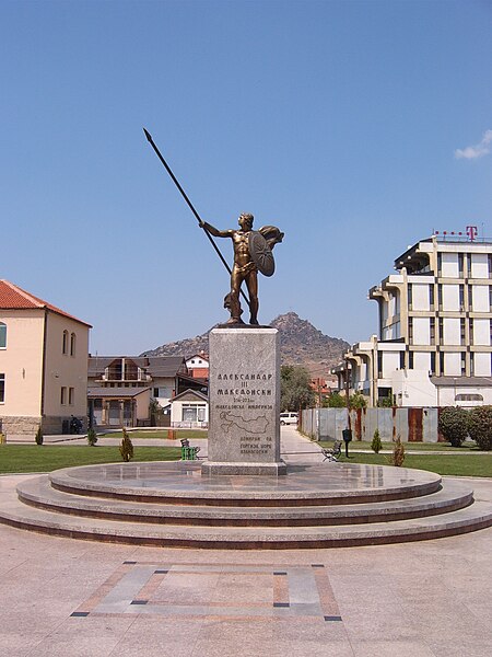 File:Prilep spomenik Aleksandar Makedonski).JPG