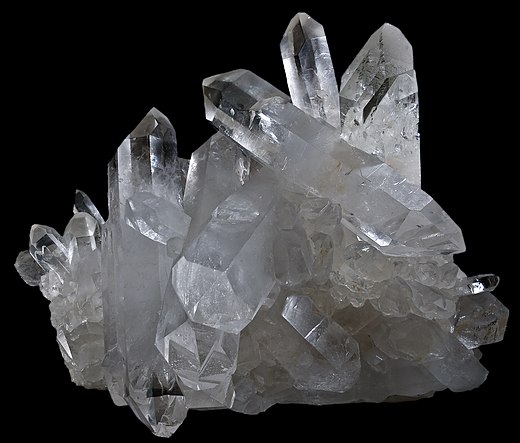 Kwarts, een mineraal dat bestaat uit kristallijne silica (SiO2).