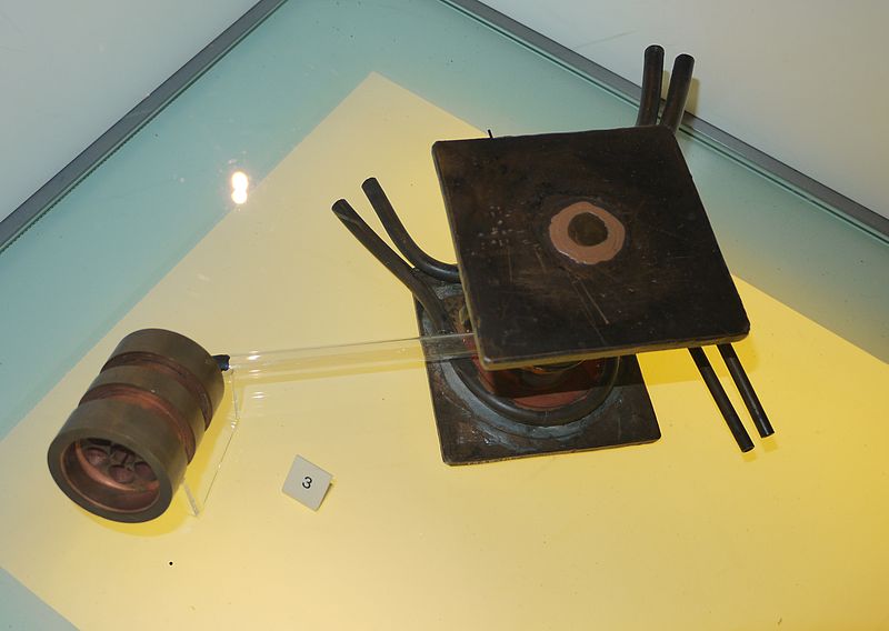 File:Randall and Boot cavity magnetron Science museum.JPG