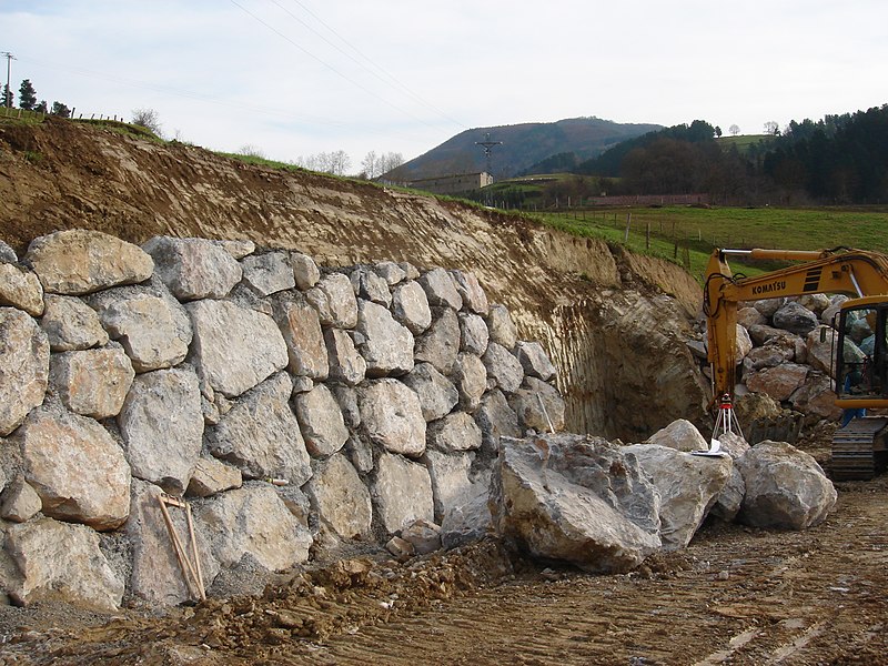 File:Retaining wall Gravity Stone.JPG