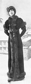 Redfern 1910 tarafından paten elbisesi cropped.jpg