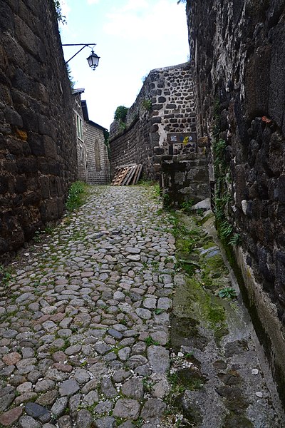 File:Ruelle du Puy (50119507383).jpg