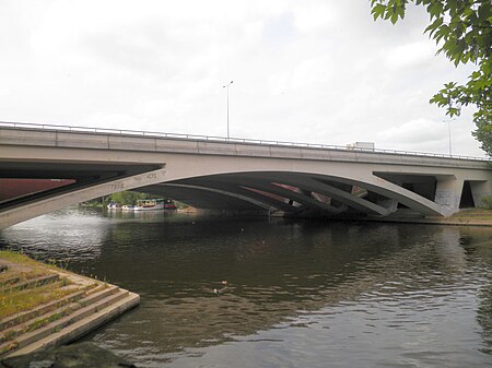 Runnymede Bridge (downstream)