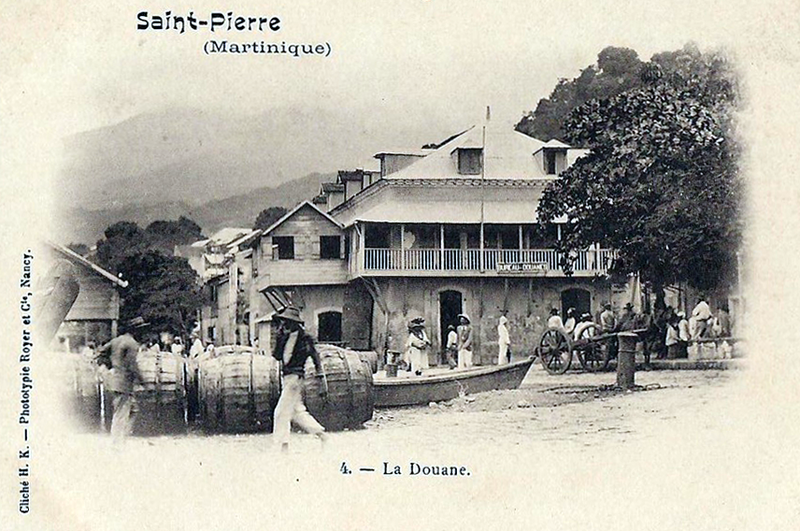 File:Saint-Pierre, la douane.png