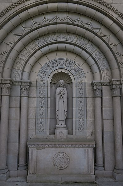 File:Saint Thérèse's Retreat Center (Columbus, Ohio) - St. Thérèse Shrine Chapel facade.jpg