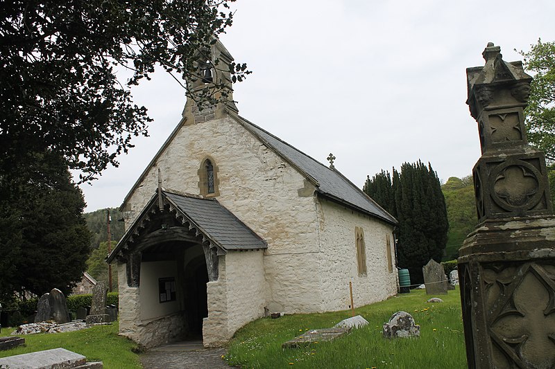 File:Sant Mihangel a'r Holl Angylion, Efenechtyd, Sir Ddinbych 01.JPG