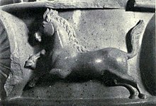 Le motif du cheval sur le Chapiteau aux lions d'Ashoka de Sarnath, est souvent présenté comme un exemple de réalisme artistique hellénistique[108].