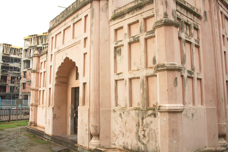 File:Sat masjid tomb 14.jpg