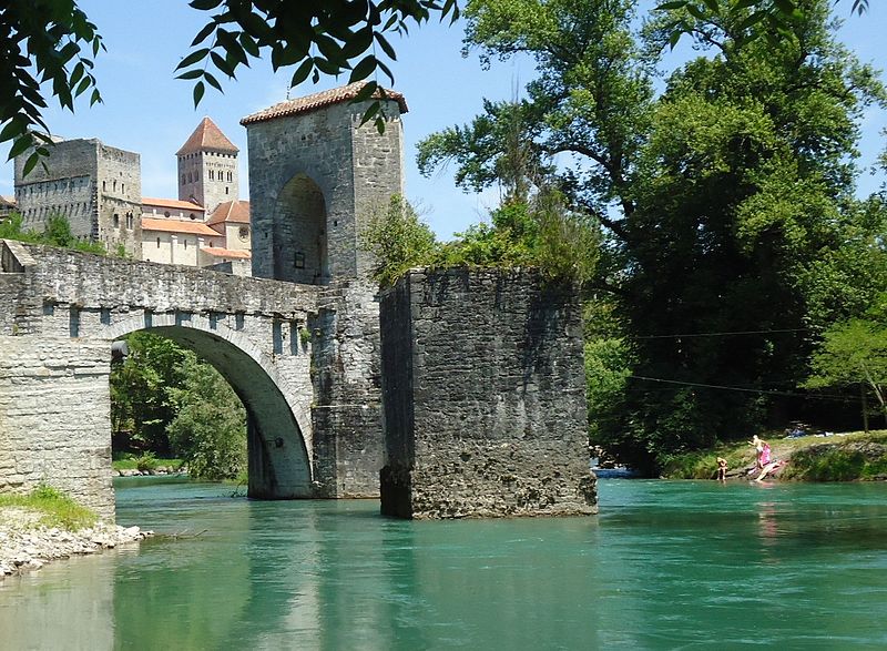 File:Sauveterre-de-Béarn, Pyrenees Atlantiques.jpg