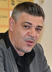 Savo Milošević a joué 102 matchs, marqué 37 buts et était UEFA Euro 2000 Golden Boot
