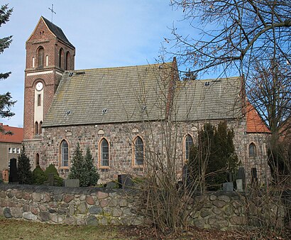 So kommt man zu der Dorfkirche Schwanebeck, Dorfstraße mit den Öffentlichen - Mehr zum Ort Hier