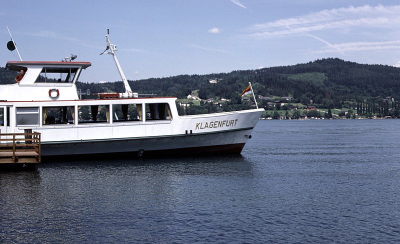 File:Ship Klagenfurt on the Woerthersee, 1987.jpg