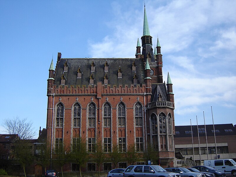 File:Sint-Amandsberg - Town hall 1.jpg