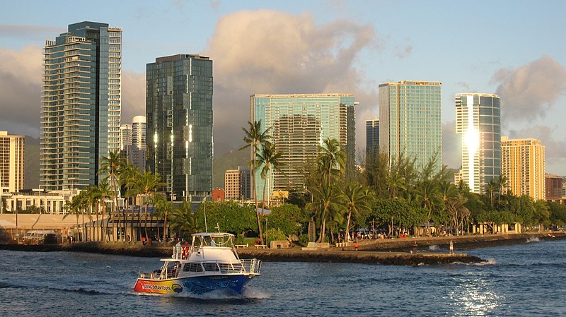 File:Skyline and boat from Kaka'ako Waterfront Park.jpg