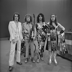 Slade - TopPop 1974 6.png