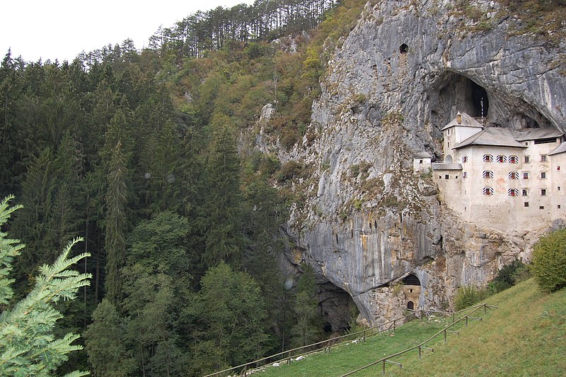 File:Slovenia Predjama Castle (8875790559).jpg