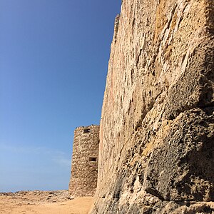 Ruinas do antigo castelo construído pelos Portugueses.