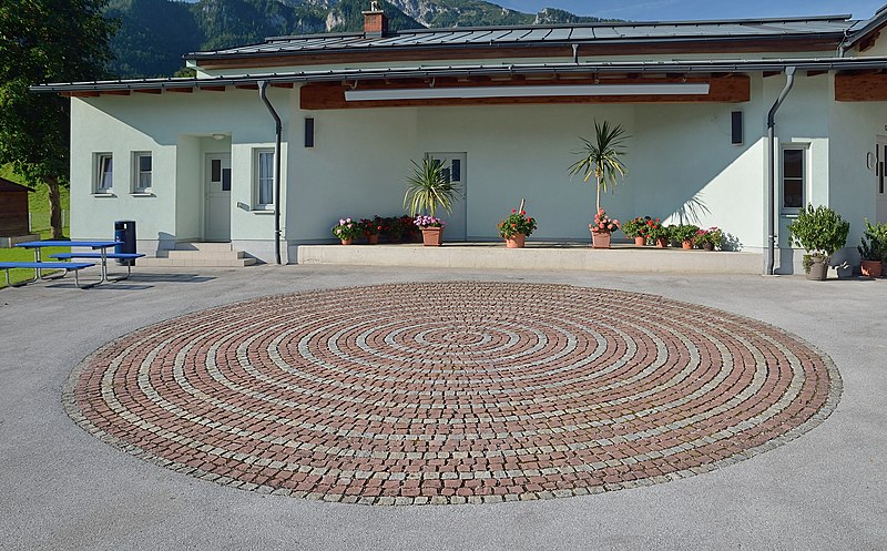 File:Spiral pavement in front of Gemeindesaal Weng im Gesäuse.jpg