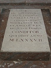Hic sepultus est invictissimus Guillelmus conquestor Normannae dux et Angliae rex huiusce domus conditor qui obiit anno MLXXXVII (Buried here is the invincible challenger William, Prince of Normandy and King of Anglia, whose house founder, who died in 1087)