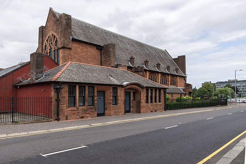 File:St Matthew's Church - Paisley - Exterior - SouthWest.jpg