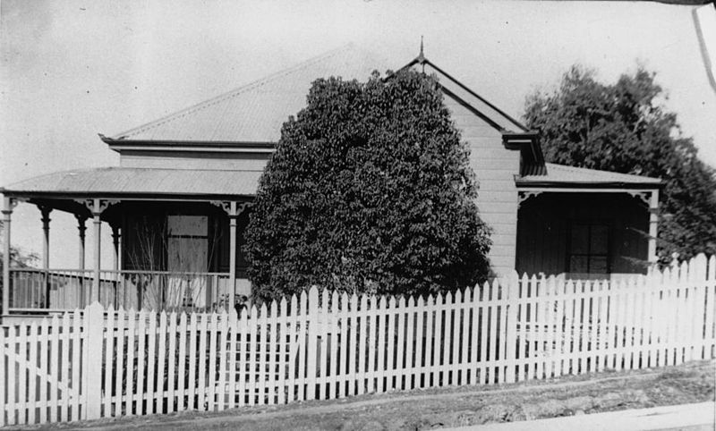 File:StateLibQld 1 103189 Moorhouse residence in Paddington, Brisbane, ca. 1920.jpg