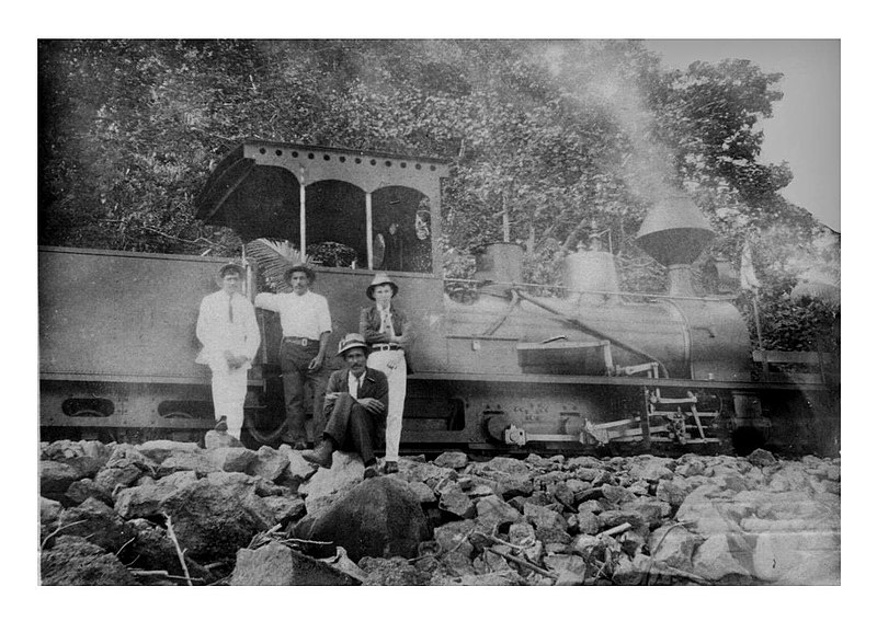 File:Steam locomotive with a variable orifice blastpipe, possibly Lautoka 17, Rarawai 13 or 14 or Labasa 1 in Fiji.jpg