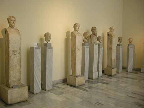 Херми в Националния археологически музей в Атина