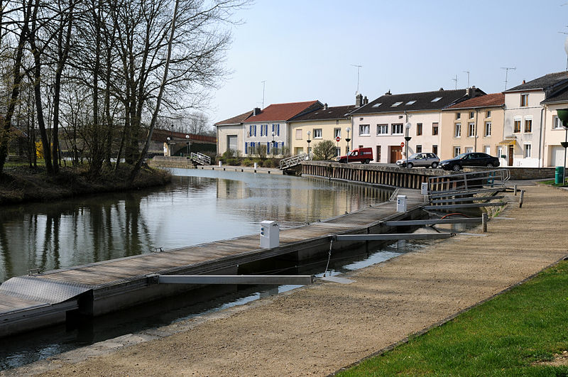 File:Stenay port de plaisance.JPG