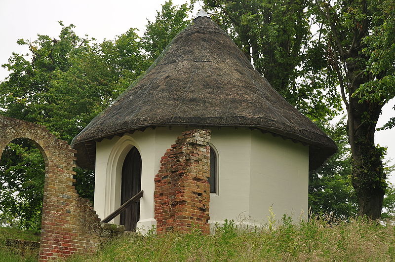 File:Structure at Battle Abbey (2002).jpg