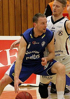 <span class="mw-page-title-main">Sveinbjörn Claessen</span> Icelandic basketball player and coach