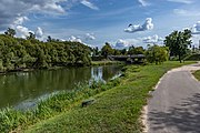 English: Svislač river near Dzianisaŭskaja street. Minsk, Belarus Беларуская: Рака Свіслач каля вуліцы Дзянісаўскай. Мінск, Беларусь Русский: Река Свислочь около улицы Денисовской. Минск, Беларусь