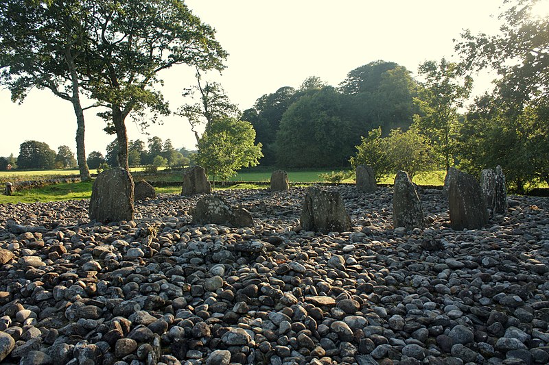 File:Temple Wood Stone Circles 05.jpg