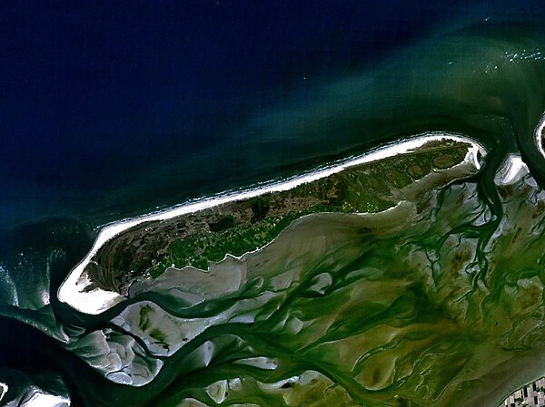 Satellite image of Terschelling. The broad white beach visible at the western tip of the island, the former Noordvaarder sandbank, did not exist in th