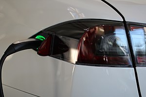Tesla Model S: Baggrund, Produktion, Specifikationer og udstyr
